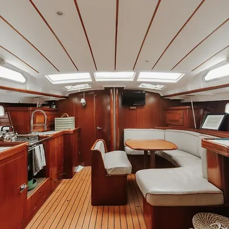Botel Bboats *